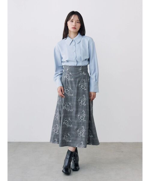 TONAL(トーナル)の「スカラパール釦ブラウス(シャツ/ブラウス・レディース・ライトブルー/オフホワイト/モカ・MEDIUM)」の22枚目の写真