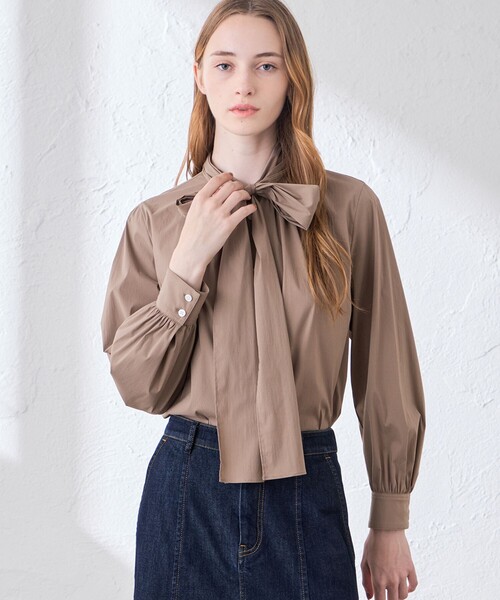 MACKINTOSH LONDON(マッキントッシュ ロンドン)の「【婦人画報10月号掲載】コットンナイロンストレッチボウタイブラウス(シャツ/ブラウス・レディース・ブラウン系その他5/ブルー系その他4/オフホワイト・38/40)」の2枚目の写真