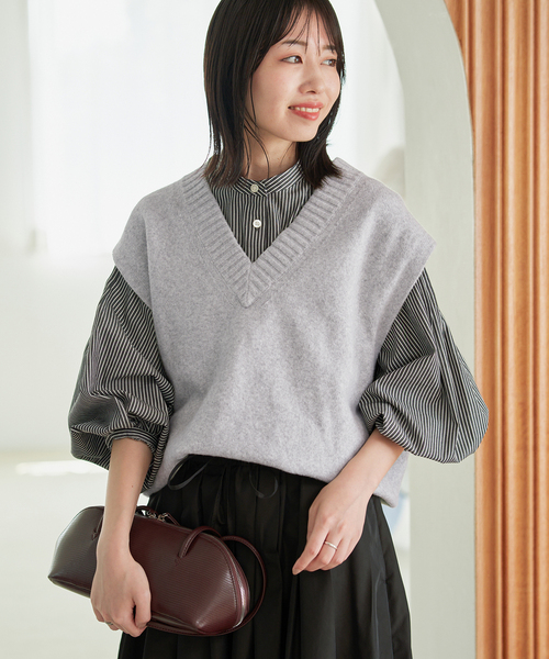 SLOBE IENA(スローブイエナ)の「オーバーサイズVネックニットベスト(ベスト・レディース・グレー/キャメル/チャコールグレー・FREE)」の15枚目の写真