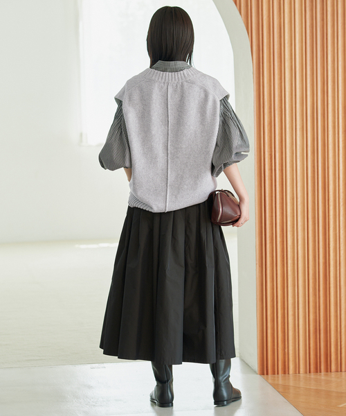 SLOBE IENA(スローブイエナ)の「オーバーサイズVネックニットベスト(ベスト・レディース・グレー/キャメル/チャコールグレー・FREE)」の20枚目の写真