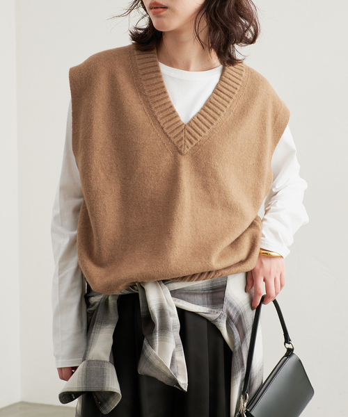 SLOBE IENA(スローブイエナ)の「オーバーサイズVネックニットベスト(ベスト・レディース・グレー/キャメル/チャコールグレー・FREE)」の21枚目の写真