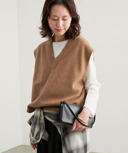 SLOBE IENA(スローブイエナ)の「オーバーサイズVネックニットベスト(ベスト・レディース・グレー/キャメル/チャコールグレー・FREE)」の22枚目の写真