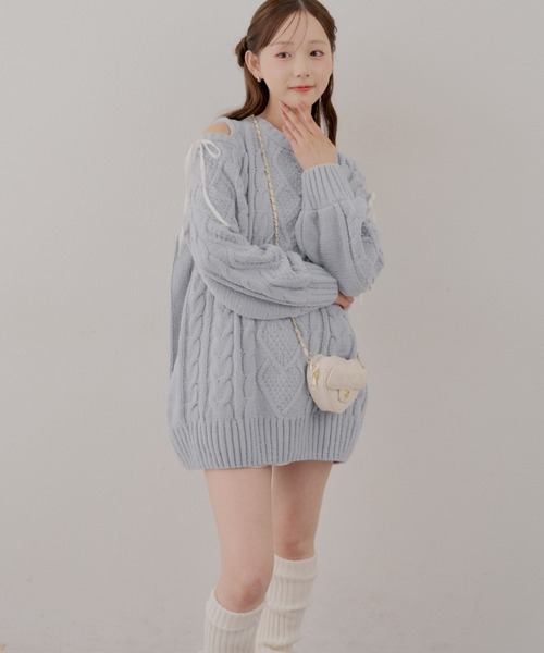 continuer de NICE CLAUP(コンティニューデナイスクラップ)の「ハートケーブル肩開きリボンニットワンピ(ニット/セーター・レディース・ピンク/ボルドー/オフホワイト/サックスブルー/チャコールグレー・FREE)」の18枚目の写真
