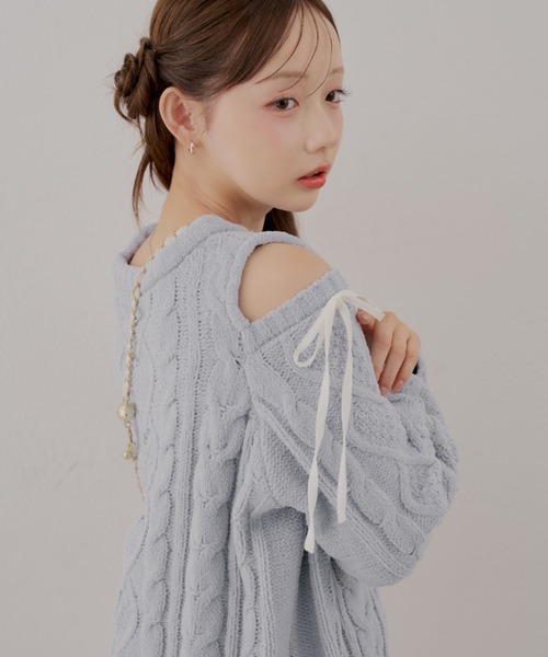continuer de NICE CLAUP(コンティニューデナイスクラップ)の「ハートケーブル肩開きリボンニットワンピ(ニット/セーター・レディース・ピンク/ボルドー/オフホワイト/サックスブルー/チャコールグレー・FREE)」の15枚目の写真