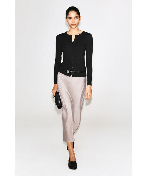 COS(コス)の「ジャージー カーディガントップ(カーディガン/ボレロ・レディース・ライトブルー/ブラック/ボルドー・XS/S/M/L/XL)」の6枚目の写真