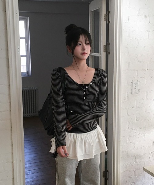 anyonemore（エニワンモア）の「細ボーダーボタンヘンリーVネック長袖Tシャツ（Tシャツ/カットソー・レディース・ブラック・FREE）」の7枚目の写真