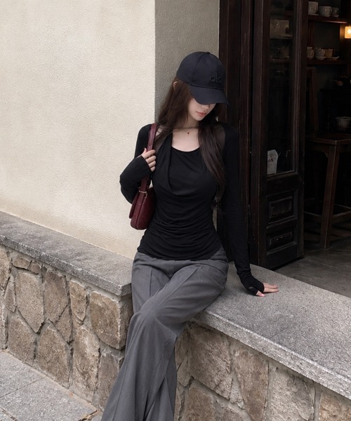 Emilie(エミリー)の「アシンメトリードレープ シャーリング長袖トップス(Tシャツ/カットソー・レディース・ブラック/チャコールグレー/アイボリー・FREE)」の9枚目の写真