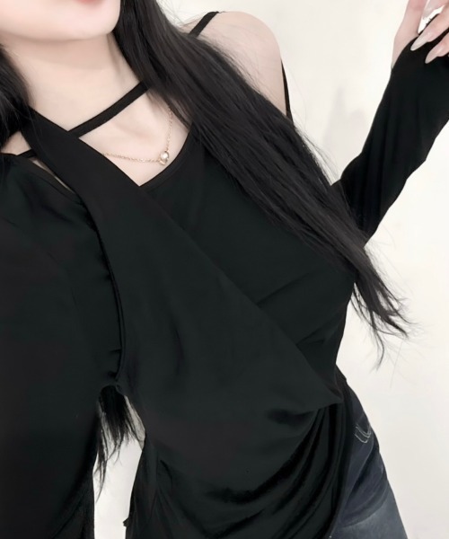 Emilie(エミリー)の「アシンメトリードレープ シャーリング長袖トップス(Tシャツ/カットソー・レディース・ブラック/チャコールグレー/アイボリー・FREE)」の10枚目の写真
