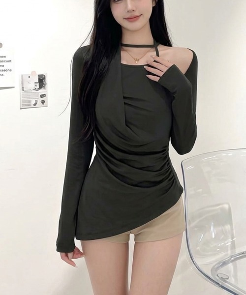 Emilie(エミリー)の「アシンメトリードレープ シャーリング長袖トップス(Tシャツ/カットソー・レディース・ブラック/チャコールグレー/アイボリー・FREE)」の12枚目の写真