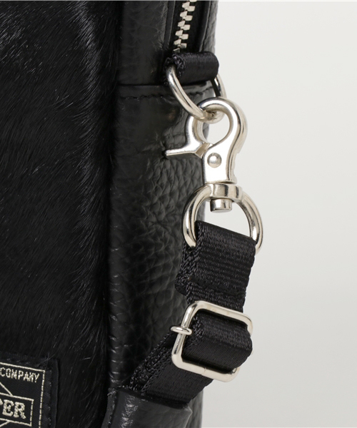 HEAD PORTER(ヘッドポーター)の「NOMA/SHOULDER POUCH(ショルダーバッグ・メンズ・ブルー/ブラック×ホワイト/ブラック・FREE)」の8枚目の写真