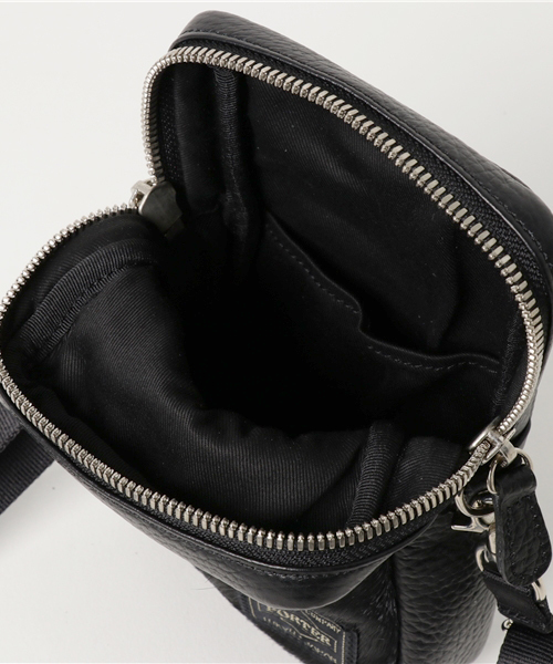 HEAD PORTER(ヘッドポーター)の「NOMA/SHOULDER POUCH(ショルダーバッグ・メンズ・ブルー/ブラック×ホワイト/ブラック・FREE)」の6枚目の写真
