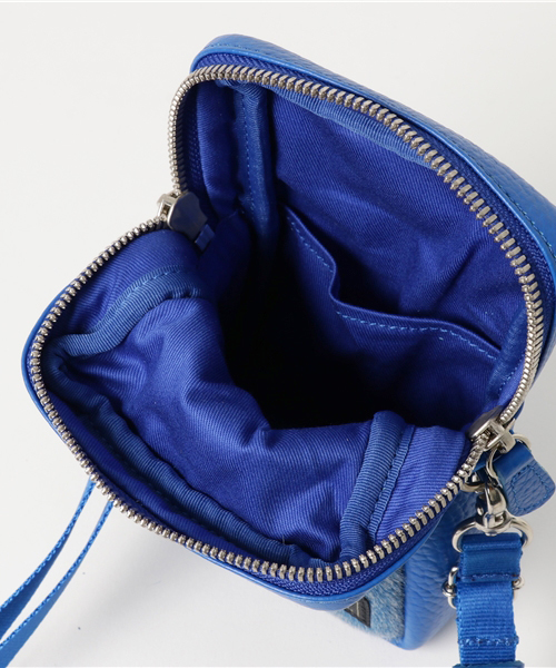 HEAD PORTER(ヘッドポーター)の「NOMA/SHOULDER POUCH(ショルダーバッグ・メンズ・ブルー/ブラック×ホワイト/ブラック・FREE)」の5枚目の写真