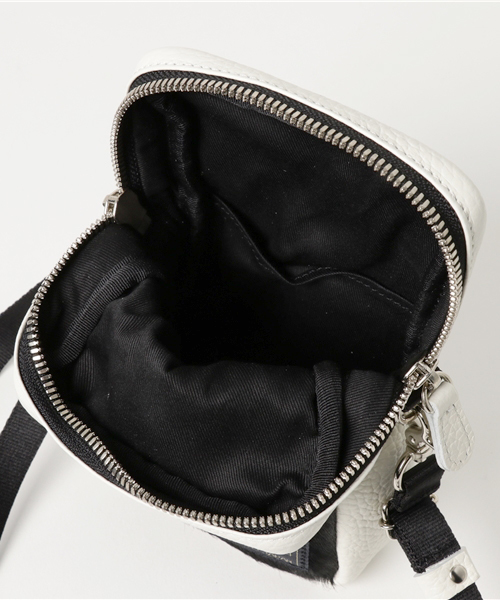 HEAD PORTER(ヘッドポーター)の「NOMA/SHOULDER POUCH(ショルダーバッグ・メンズ・ブルー/ブラック×ホワイト/ブラック・FREE)」の4枚目の写真