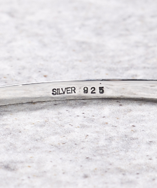 STUDIOUS(ステュディオス)の「トライアングルバングル(ブレスレット・メンズ・シルバー・FREE)」の3枚目の写真