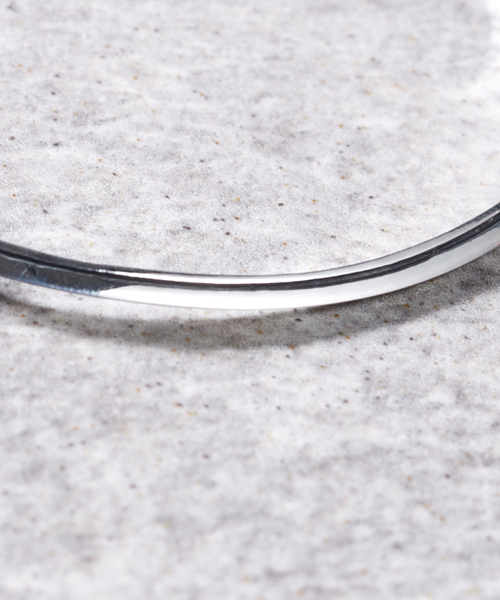 STUDIOUS(ステュディオス)の「トライアングルバングル(ブレスレット・メンズ・シルバー・FREE)」の5枚目の写真