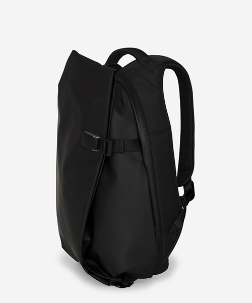 Cote&Ciel（コートエシエル）の「Cote&Ciel "Isar Small Obsidian" CC-28621（バックパック/リュック・メンズ・ブラック・FREE）」の2枚目の写真