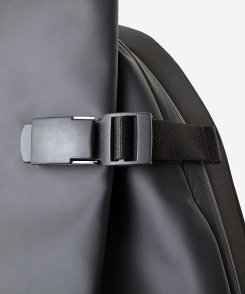 Cote&Ciel（コートエシエル）の「Cote&Ciel "Isar Small Obsidian" CC-28621（バックパック/リュック・メンズ・ブラック・FREE）」の5枚目の写真