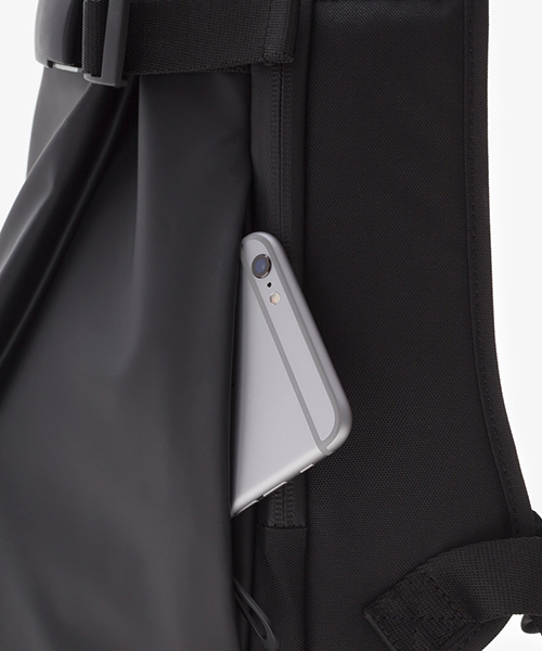 Cote&Ciel（コートエシエル）の「Cote&Ciel "Isar Small Obsidian" CC-28621（バックパック/リュック・メンズ・ブラック・FREE）」の8枚目の写真