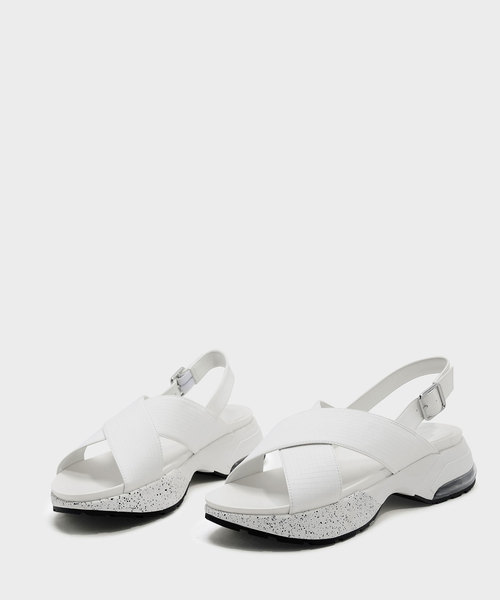 CHARLES & KEITH(チャールズ & キース)の「クリスクロススリングバックサンダル / CRISS CROSS SLINGBACK SANDALS(サンダル・レディース・ホワイト/ベージュ・23.5cm/23cm/24.5cm/25cm)」の8枚目の写真