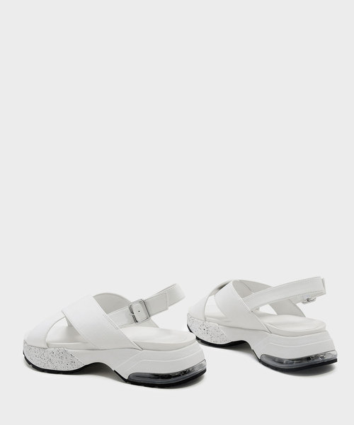 CHARLES & KEITH(チャールズ & キース)の「クリスクロススリングバックサンダル / CRISS CROSS SLINGBACK SANDALS(サンダル・レディース・ホワイト/ベージュ・23.5cm/23cm/24.5cm/25cm)」の9枚目の写真