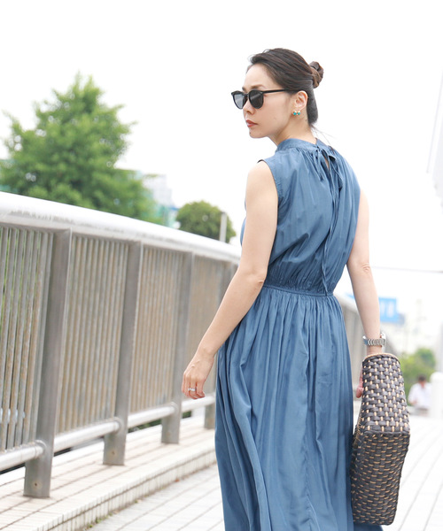 coca(coca)(コカ)の「バックリボンスタンドカラーノースリーブワンピース(ワンピース・レディース・ブラック/ブルー・ONE SIZE)」の10枚目の写真