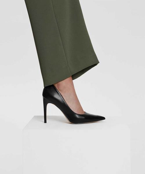 CHARLES & KEITH(チャールズ & キース)の「クラシックポインテッドパンプス / CLASSIC POINTED PUMPS(パンプス・レディース・ブラック/ダークグリーン/グレー/バーガンディー・22cm/22.5cm/23cm/23.5cm/24.5cm/25cm/25.5cm/26.5cm)」の5枚目の写真