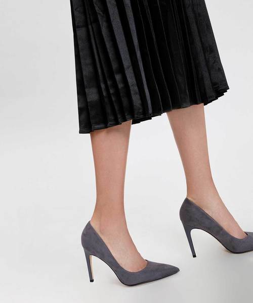 CHARLES & KEITH(チャールズ & キース)の「クラシックポインテッドパンプス / CLASSIC POINTED PUMPS(パンプス・レディース・ブラック/ダークグリーン/グレー/バーガンディー・22cm/22.5cm/23cm/23.5cm/24.5cm/25cm/25.5cm/26.5cm)」の11枚目の写真