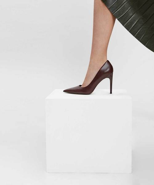 CHARLES & KEITH(チャールズ & キース)の「クラシックポインテッドパンプス / CLASSIC POINTED PUMPS(パンプス・レディース・ブラック/ダークグリーン/グレー/バーガンディー・22cm/22.5cm/23cm/23.5cm/24.5cm/25cm/25.5cm/26.5cm)」の20枚目の写真