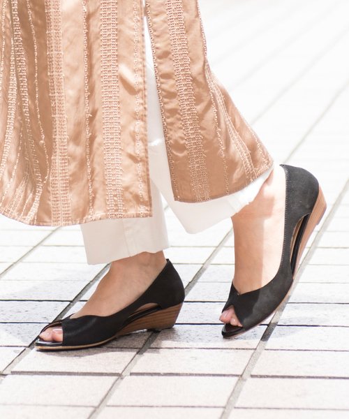 PICHE ABAHOUSE（ピシェ アバハウス）の「スタッフ一押し★バタフライカットオープントゥパンプス（パンプス・レディース・ライトグレー/ブラック/イエロー/その他/シャンパン/ネイビー・40/38/39/35/36/37/34）」の16枚目の写真