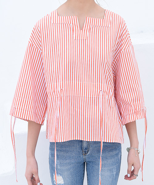 Luz Llena（ラズレナ）の「ストライプキーネックブラウス（シャツ/ブラウス・レディース・ネイビー/オレンジ・MEDIUM）」の7枚目の写真