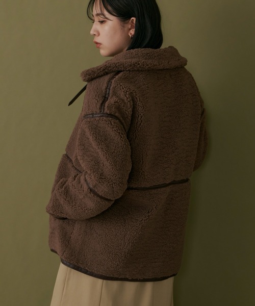 Aunt Marie's（アントマリーズ）の「【サイズ展開有】パイピングムートンボアジャケット / AUNT MARIE'S（ブルゾン・レディース・ベージュ/ブラウン/アイボリー・FREE/LARGE/MEDIUM）」の4枚目の写真