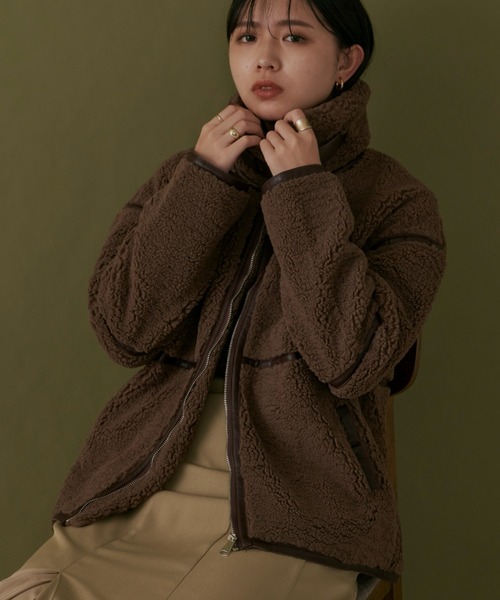 Aunt Marie's（アントマリーズ）の「【サイズ展開有】パイピングムートンボアジャケット / AUNT MARIE'S（ブルゾン・レディース・ベージュ/ブラウン/アイボリー・FREE/LARGE/MEDIUM）」の5枚目の写真