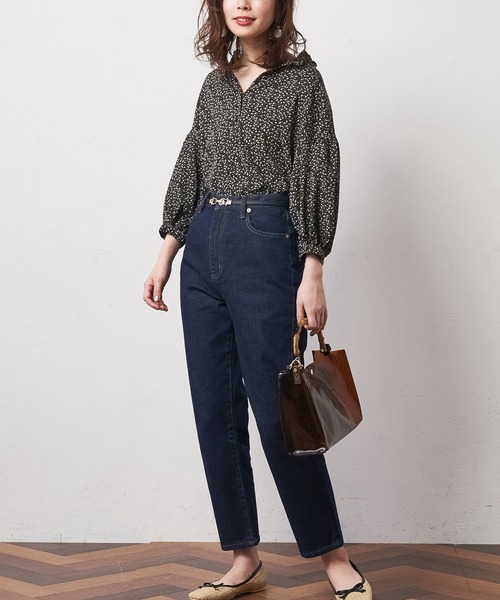 natural couture（ナチュラルクチュール）の「ビットベルト付きストレッチデニム（デニムパンツ・レディース・インディゴブルー/ブルー・S/M）」の3枚目の写真