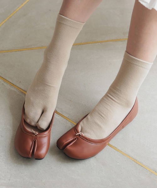 DONOBAN（ドノバン）の「足袋ソックス（ソックス/靴下・レディース・ブラック/グレー/ホワイト/ベージュ/ブラウン/ボルドー/グリーン/マスタード/ネイビー/ピンク/シルバー系その他/グリーン系その他/オレンジ/ブラック系その他2/ブラック系その他/ホワイト系その他2/ベージュ系その他/ホワイト系その他/グリーン系その他2/イエロー系その他/ライラック/ロイヤルブルー/グリーン系その他3・ONESIZE）」の10枚目の写真