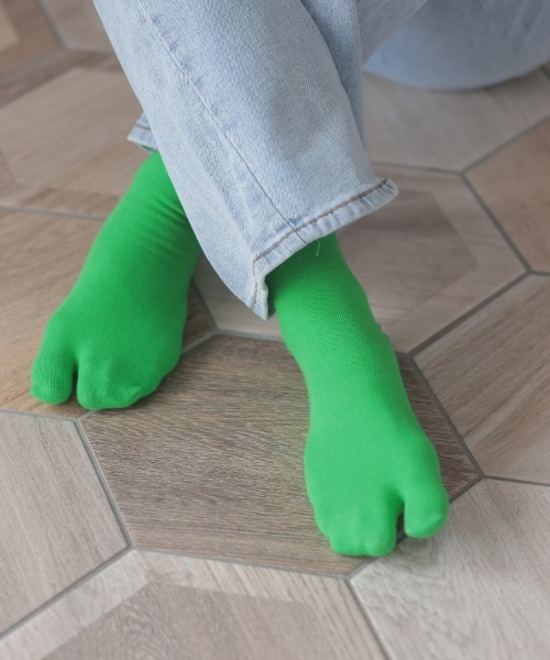 DONOBAN（ドノバン）の「足袋ソックス（ソックス/靴下・レディース・ブラック/グレー/ホワイト/ベージュ/ブラウン/ボルドー/グリーン/マスタード/ネイビー/ピンク/シルバー系その他/グリーン系その他/オレンジ/ブラック系その他2/ブラック系その他/ホワイト系その他2/ベージュ系その他/ホワイト系その他/グリーン系その他2/イエロー系その他/ライラック/ロイヤルブルー/グリーン系その他3・ONESIZE）」の12枚目の写真