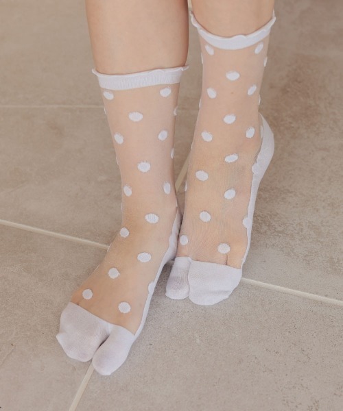 DONOBAN（ドノバン）の「足袋ソックス（ソックス/靴下・レディース・ブラック/グレー/ホワイト/ベージュ/ブラウン/ボルドー/グリーン/マスタード/ネイビー/ピンク/シルバー系その他/グリーン系その他/オレンジ/ブラック系その他2/ブラック系その他/ホワイト系その他2/ベージュ系その他/ホワイト系その他/グリーン系その他2/イエロー系その他/ライラック/ロイヤルブルー/グリーン系その他3・ONESIZE）」の3枚目の写真