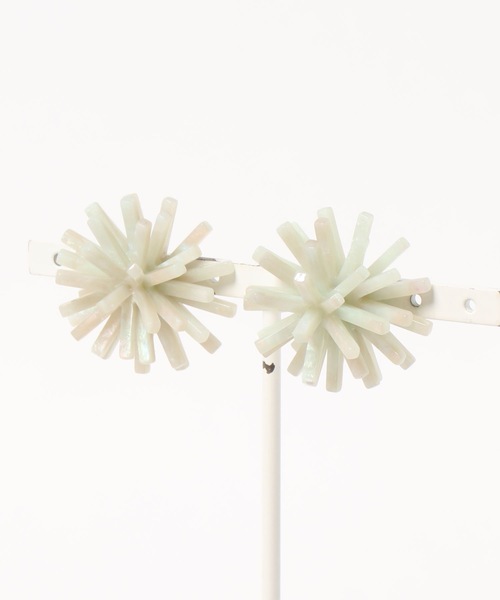 ap retro（アプレトロ）の「マーブルフラワーピアス【ZOZO限定アイテム】（ピアス（両耳用）・レディース・ブラウン/ベージュ/シルバー・FREE）」の5枚目の写真