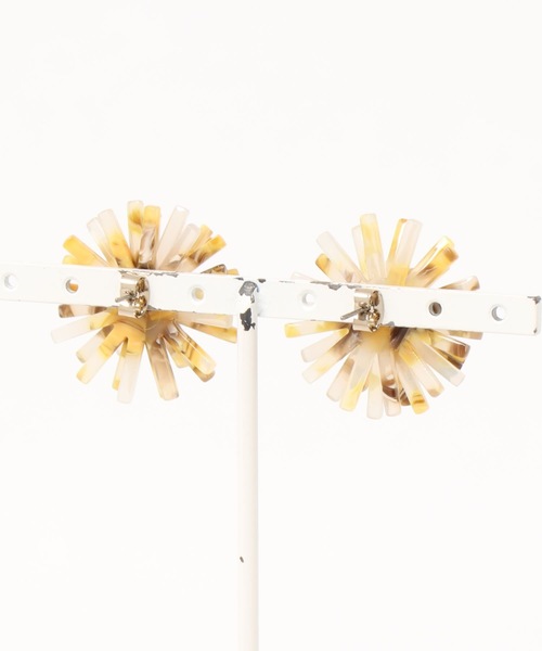 ap retro（アプレトロ）の「マーブルフラワーピアス【ZOZO限定アイテム】（ピアス（両耳用）・レディース・ブラウン/ベージュ/シルバー・FREE）」の7枚目の写真