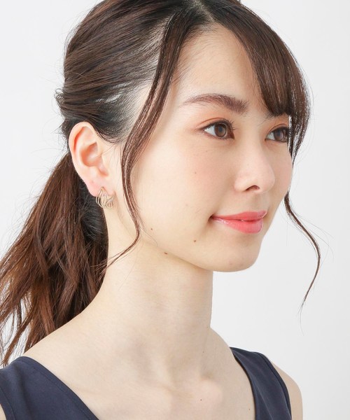 COCOSHNIK(ココシュニック)の「K10ウェーブライン フープピアス 中(ピアス(両耳用)・レディース・ホワイト系その他7・00)」の5枚目の写真