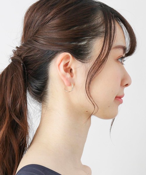 COCOSHNIK(ココシュニック)の「K10ウェーブライン フープピアス 中(ピアス(両耳用)・レディース・ホワイト系その他7・00)」の6枚目の写真