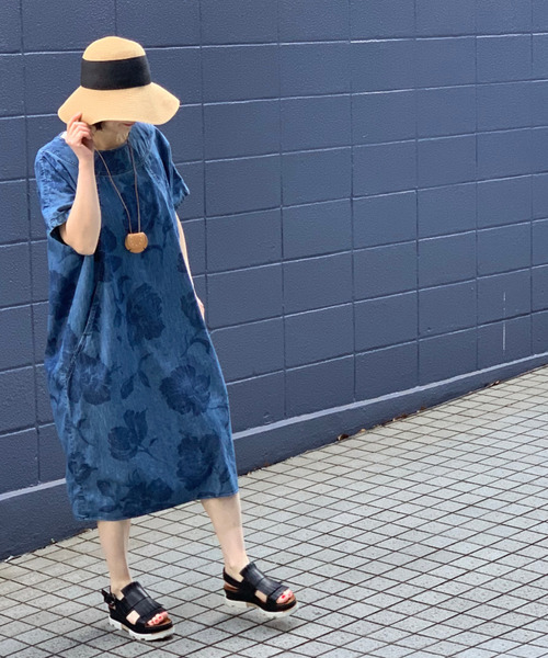 ワンピース ワンピースライトオンスデニムフラワー抜染プリントコクーンワンピース ワンピース H A K ハク のファッション
