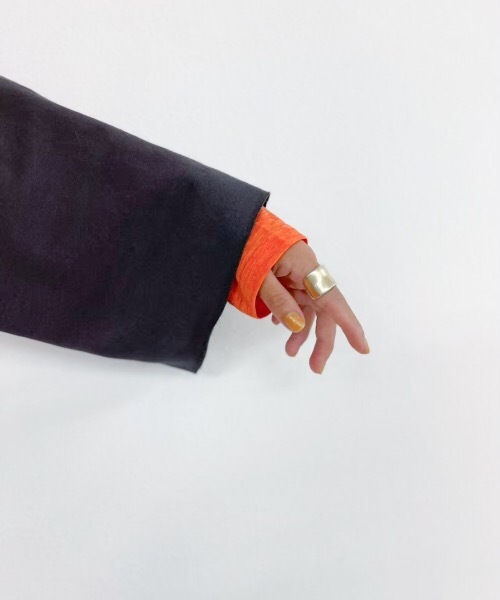 Solace（ソレイス）の「ボリュームスリーブクロップドカットソー/solace（Tシャツ/カットソー・レディース・ホワイト/チャコールグレー/ブルー・FREE）」の19枚目の写真