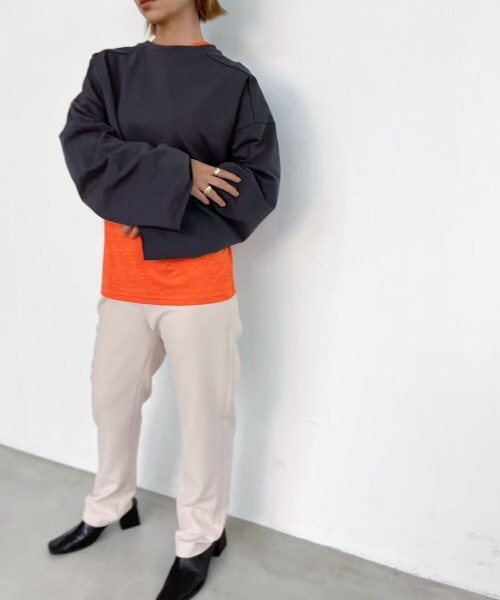 Solace（ソレイス）の「ボリュームスリーブクロップドカットソー/solace（Tシャツ/カットソー・レディース・ホワイト/チャコールグレー/ブルー・FREE）」の6枚目の写真