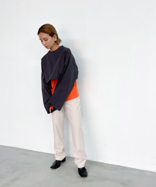 Solace（ソレイス）の「ボリュームスリーブクロップドカットソー/solace（Tシャツ/カットソー・レディース・ホワイト/チャコールグレー/ブルー・FREE）」の7枚目の写真