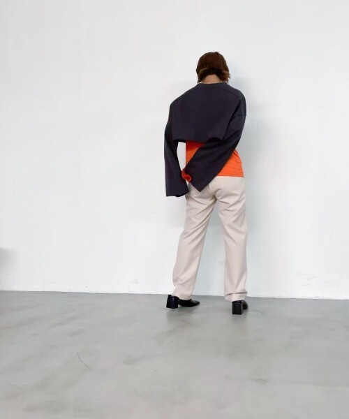 Solace（ソレイス）の「ボリュームスリーブクロップドカットソー/solace（Tシャツ/カットソー・レディース・ホワイト/チャコールグレー/ブルー・FREE）」の13枚目の写真