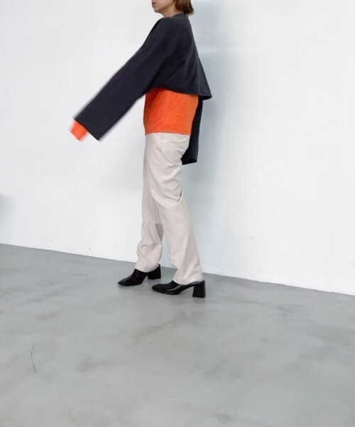 Solace（ソレイス）の「ボリュームスリーブクロップドカットソー/solace（Tシャツ/カットソー・レディース・ホワイト/チャコールグレー/ブルー・FREE）」の15枚目の写真