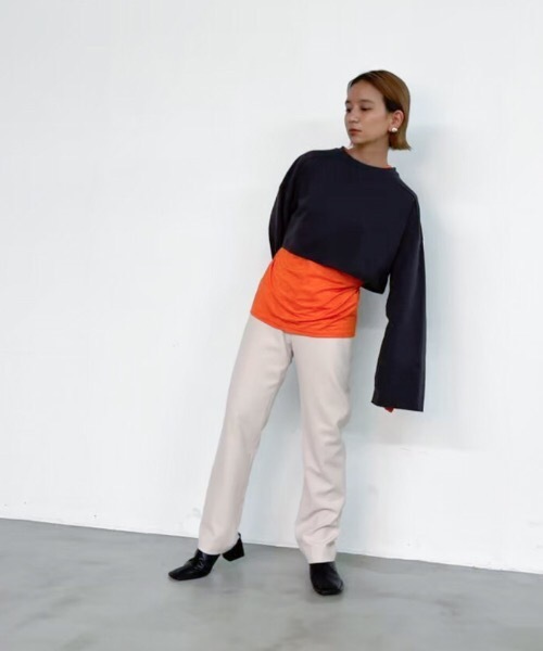 Solace（ソレイス）の「ボリュームスリーブクロップドカットソー/solace（Tシャツ/カットソー・レディース・ホワイト/チャコールグレー/ブルー・FREE）」の16枚目の写真