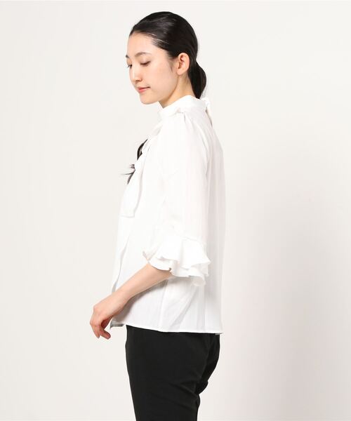 NARACAMICIE(ナラカミーチェ)の「アシンメトリーフリルブラウス(シャツ/ブラウス・レディース・ホワイト/ブラック・SMALL/MEDIUM/LARGE)」の4枚目の写真