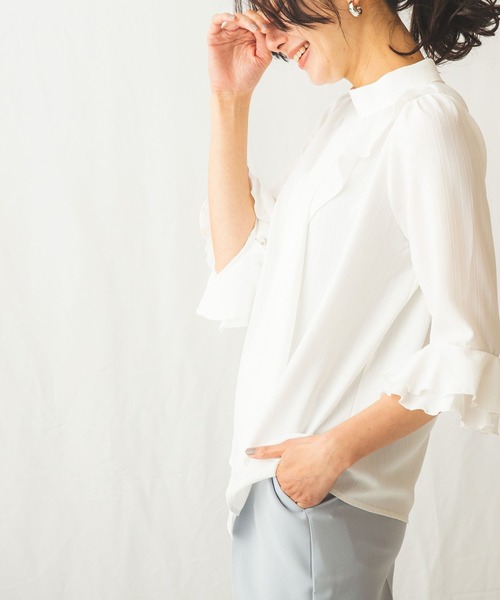 NARACAMICIE(ナラカミーチェ)の「アシンメトリーフリルブラウス(シャツ/ブラウス・レディース・ホワイト/ブラック・SMALL/MEDIUM/LARGE)」の3枚目の写真