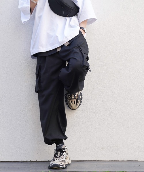 act'm（アクトム）の「ミリタリー ボリューム バルーンシルエット カーゴパンツ（カーゴパンツ・メンズ・ブラック/グレイッシュベージュ・S/M/L）」の7枚目の写真